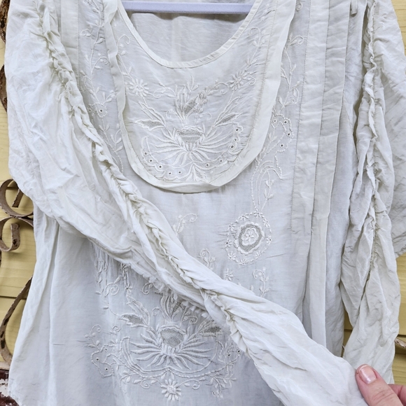 Magnolia Pearl Embroidered Blouse TOP - Picture 4 of 7